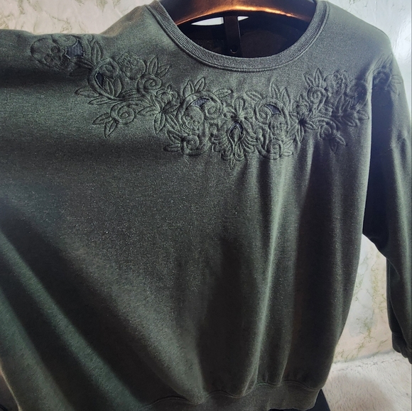 TORRID Floral/Skull Embroidered Design Crewneck Sweatshirt - Picture 9 of 13